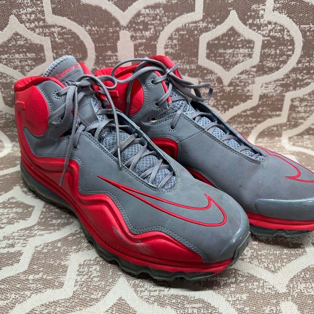Nike Air Max Flyposite
Cool Grey Hyper Red